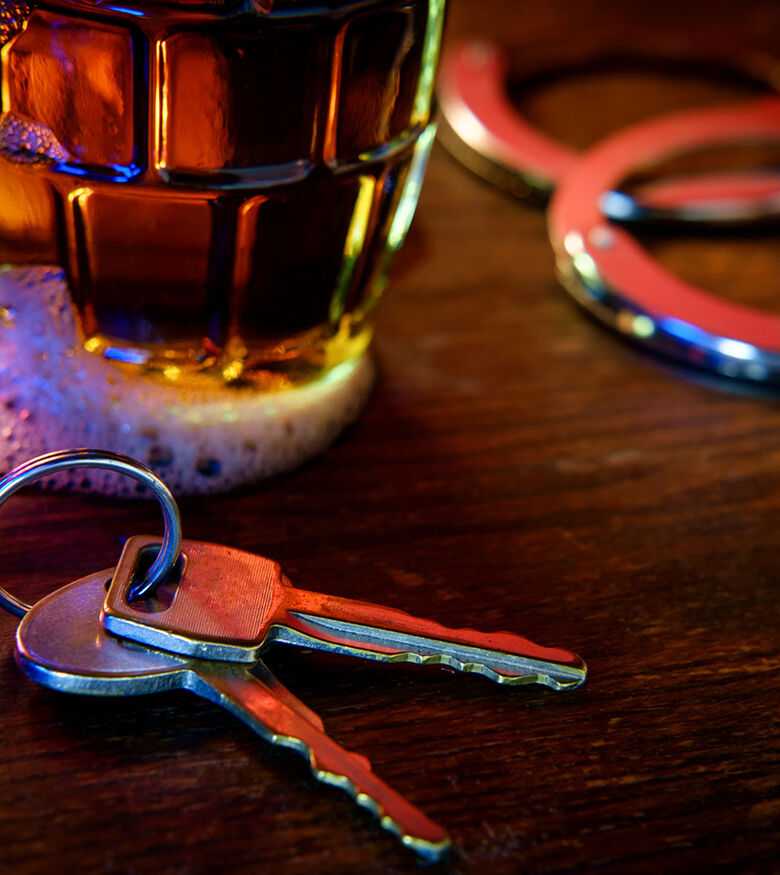DUI Accident Attorneys in Evansville, IN - Car keys, beer and handcuffs