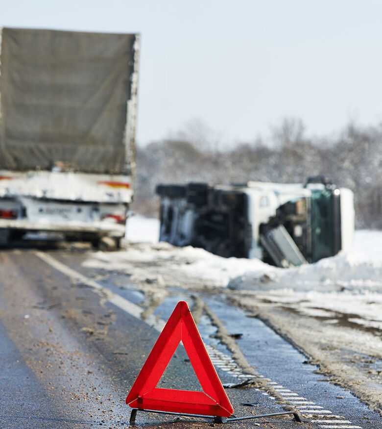 Truck Accident Lawyers in Evansville, IN - Truck Accident on the highway
