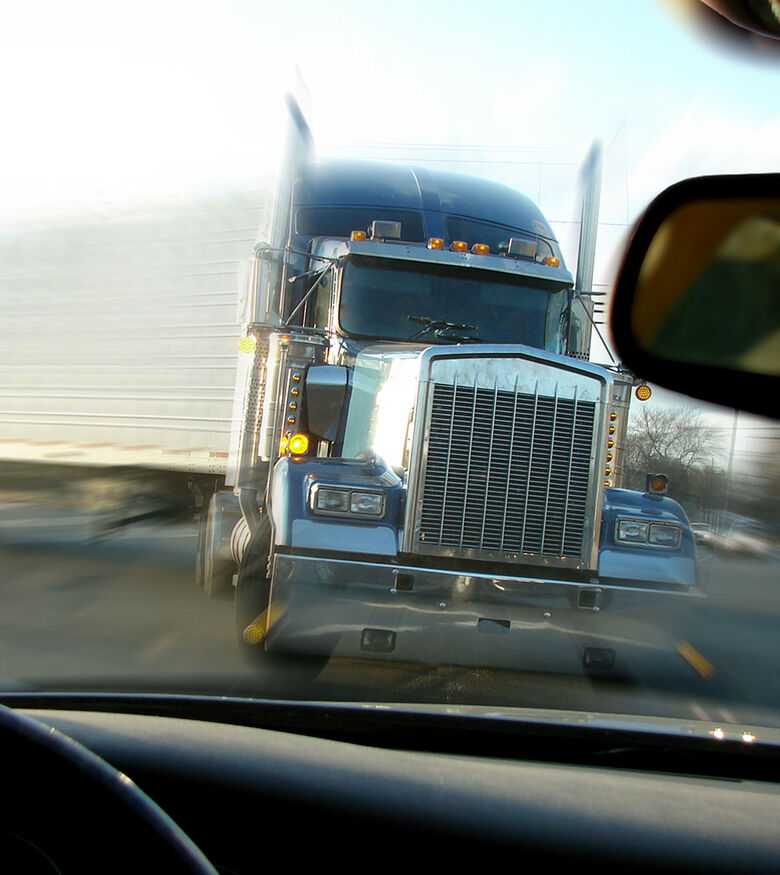 Truck Accident Attorneys in Southfield, MI - Truck driving toward car