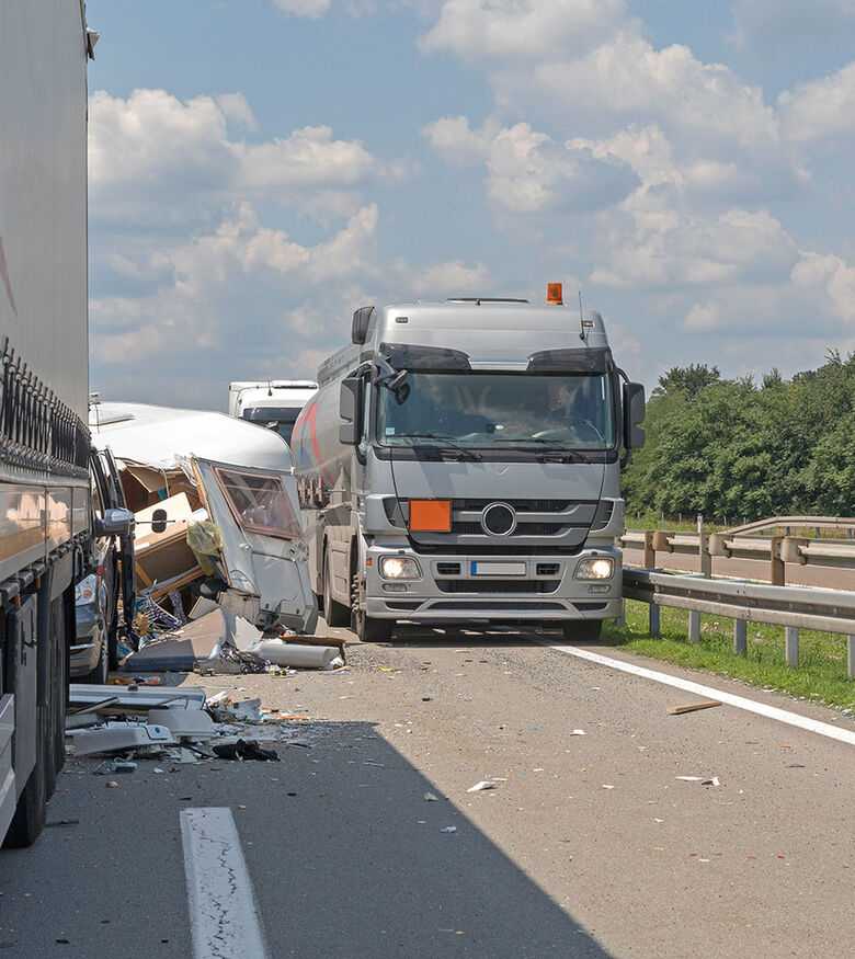 Truck Accident Lawyers in Houston, TX - Truck Accident on the side of the highway
