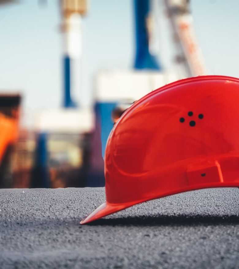 Memphis Construction Accident Lawyers - hard hat near construction site