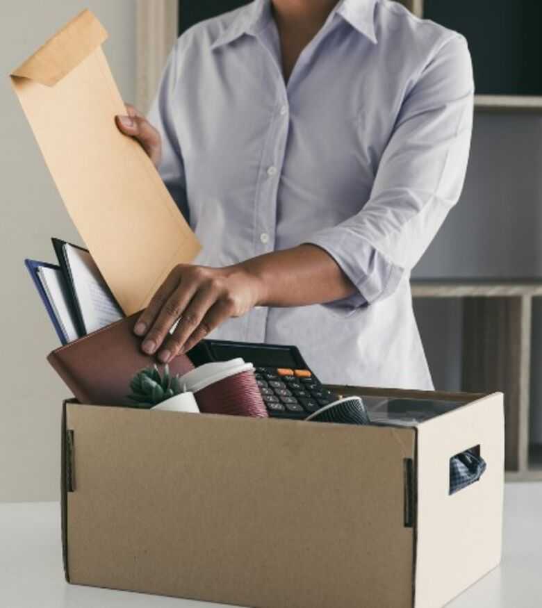 Find Wrongful Termination Attorneys in Philadelphia - Woman packing items at work