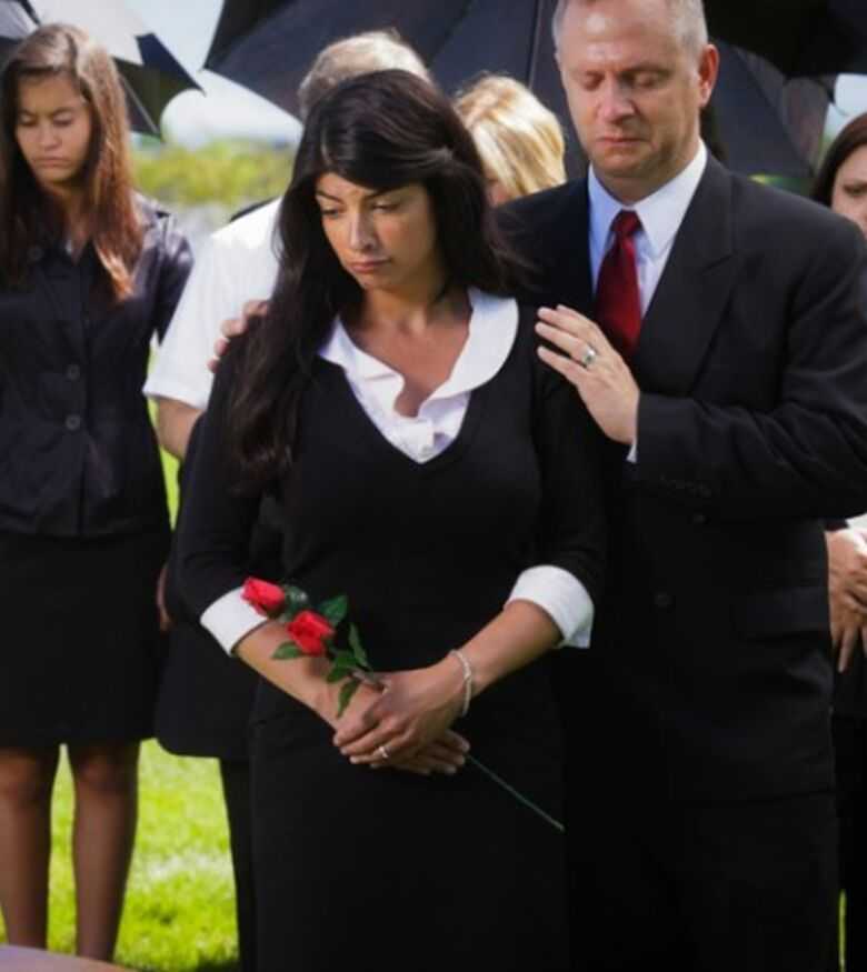Is It Necessary to Retain Wrongful Death Lawyers in Big Pine Key, Florida - Family at Funeral
