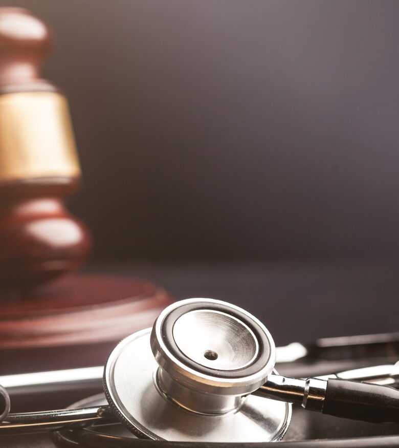 Medical Malpractice Lawyers in Kansas City, MO - Gavel and stethescope