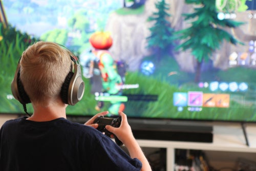 Fortnite Privacy Settlement - child playing fortnite