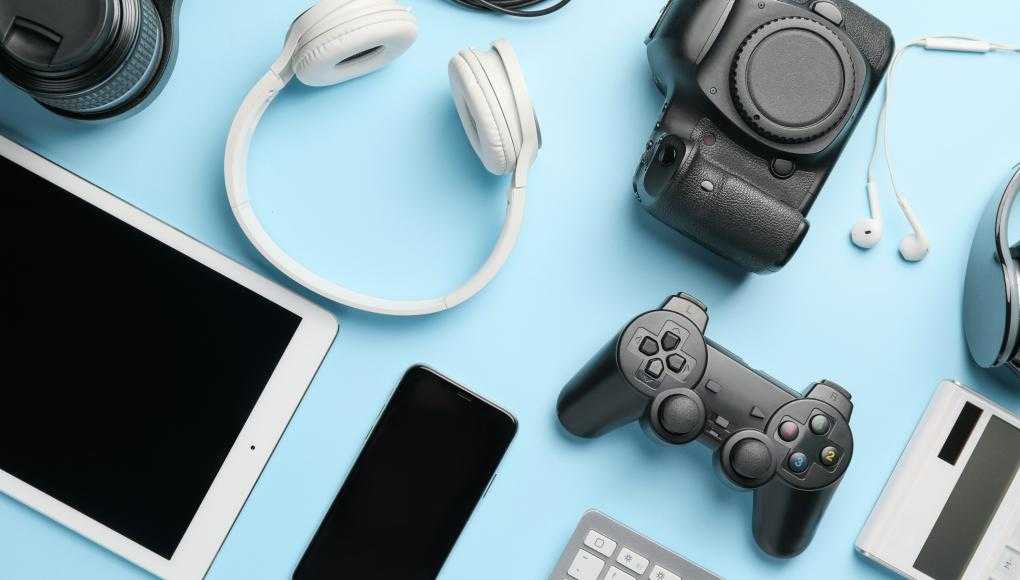 Various electronics laid on a table