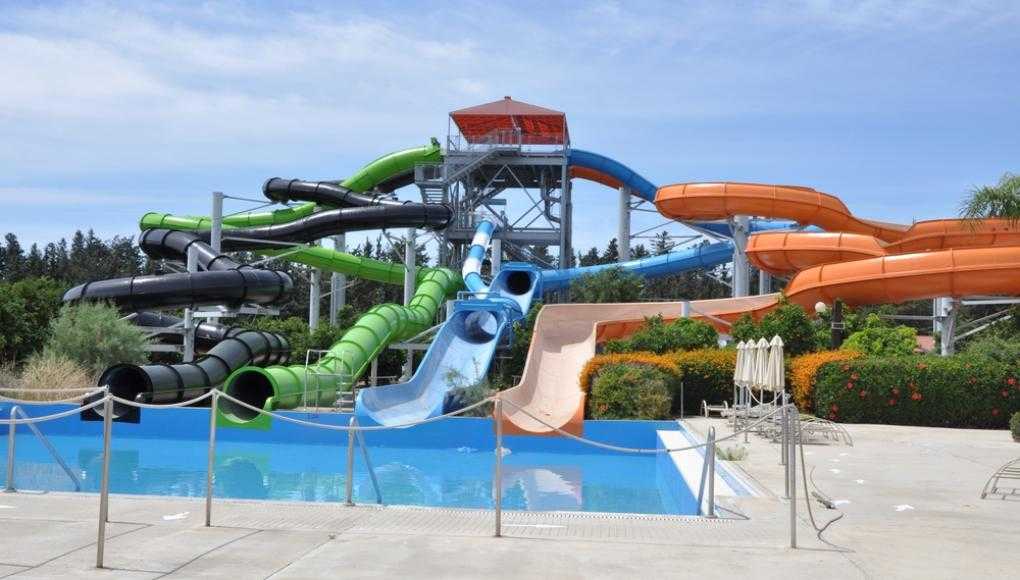 water park with slides