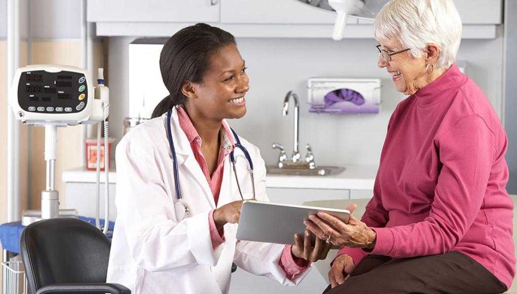 Doctors' Fears of Malpractice Lawsuits Could Lead to Better Treatment for Patients - Doctors talking to patient