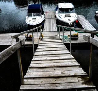 exit from boat to broadway with a steep incline
