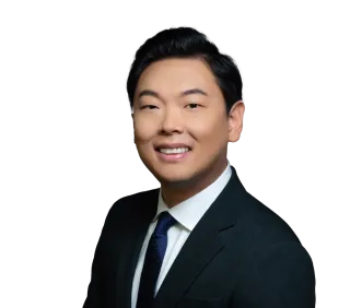 Headshot of ATTORNEY Simon Kahng, a New York-based personal injury lawyer from Morgan & Morgan