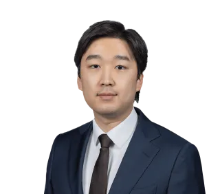 Headshot of Jeremy Kim, a Manhattan-based car accident and auto injury lawyer at Morgan & Morgan