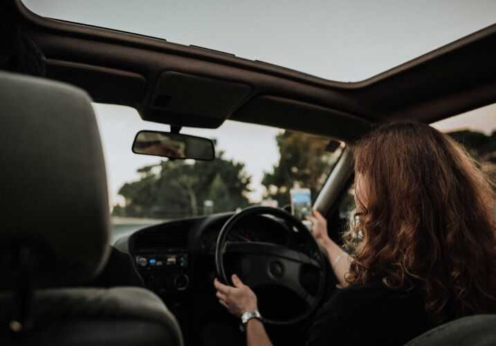 women driving distracted