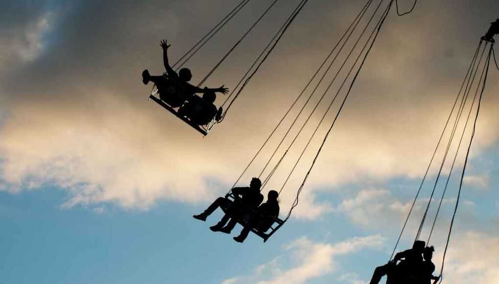 Amusement Park Malfunction Kills One Patron, Injures Seven More - swings