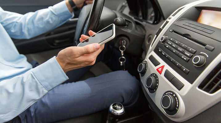 Here's Why American Roads Are Getting Deadlier - A man driving while using phone