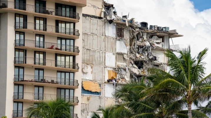 house destroyed by hurricane in Florida