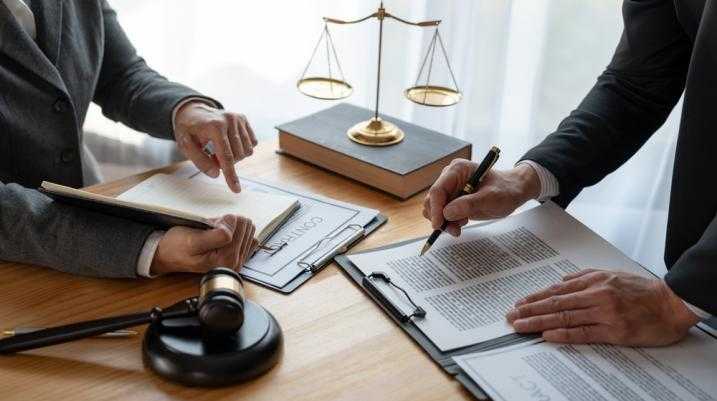 lawyer talking with another lawyer