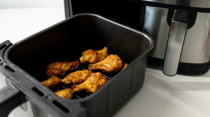 Chicken wings in an air fryer