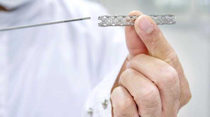 Doctor holding a stent