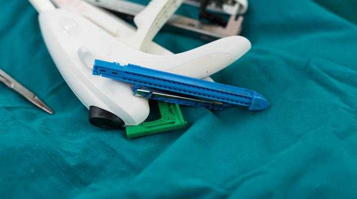 Surgical stapler
