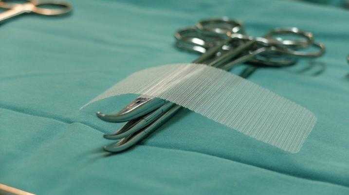 Surgical mesh on surgical scissors