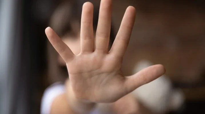 hand reflecting that she's saying no