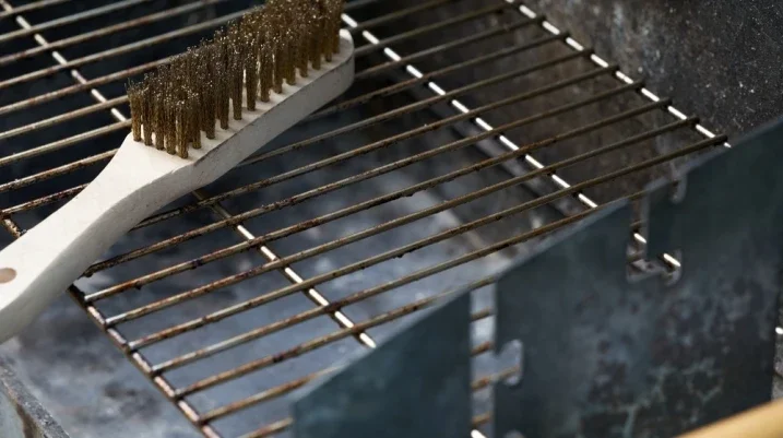 Grill brush