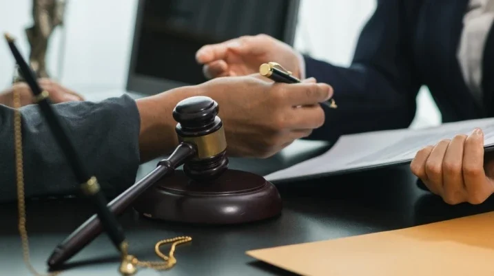 client with their lawyer in a courtroom