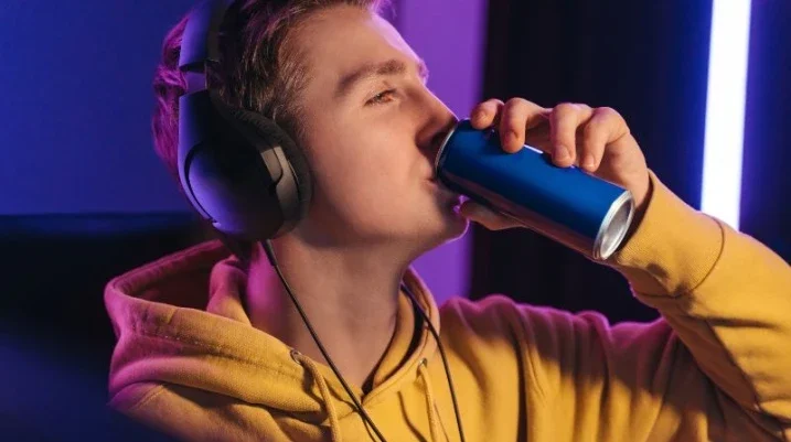 teen drinking energy drink 