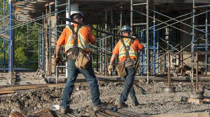 how outdoor workers can stay safe