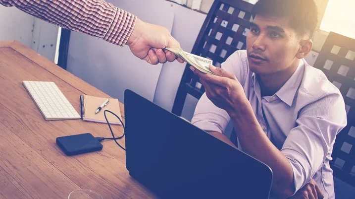 Cash or Comp Time? Which is Better for Employees? - Employee Taking Cash
