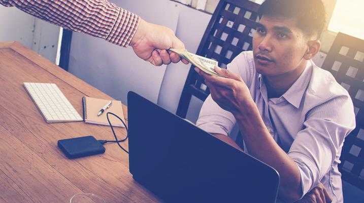 Cash or Comp Time? Which is Better for Employees? - Employee Taking Cash