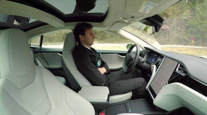 tesla lawsuit Flystock / Shutterstock.com
