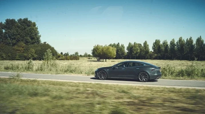 Tesla Crashes into Wall, Catches Fire, Killing Driver - Car Driving