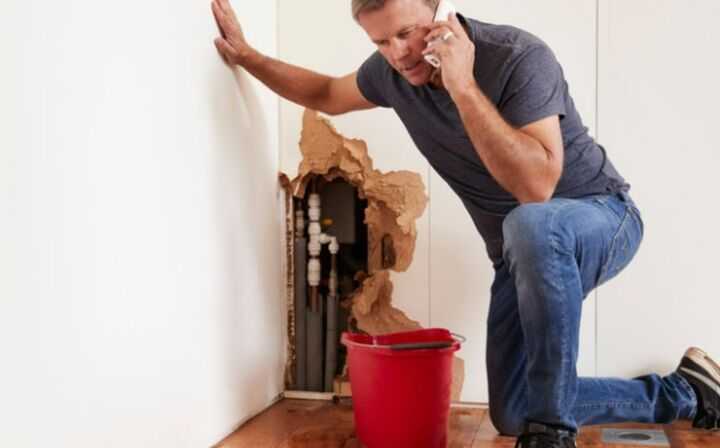 Does House Insurance Cover Burst Pipes - man on the phone