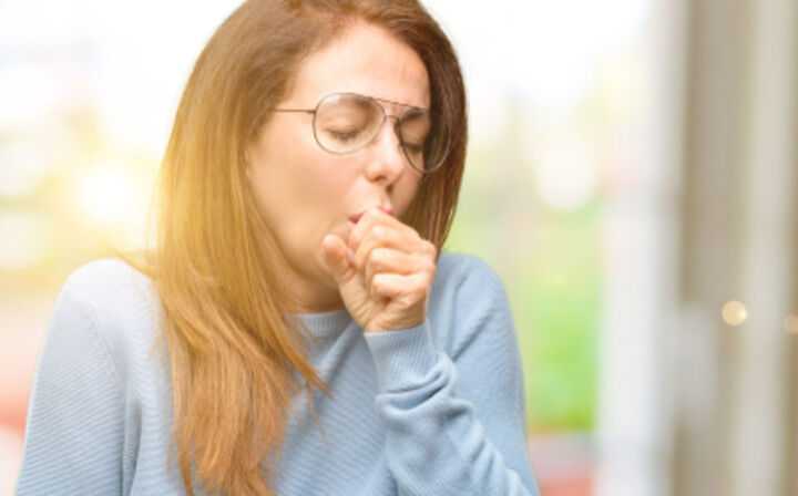 What Are the Risk Factors for Mesothelioma - lady coughing