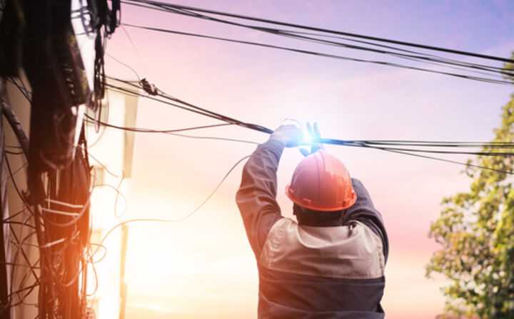 Electrocution Accident Attorneys - construction worker near wires