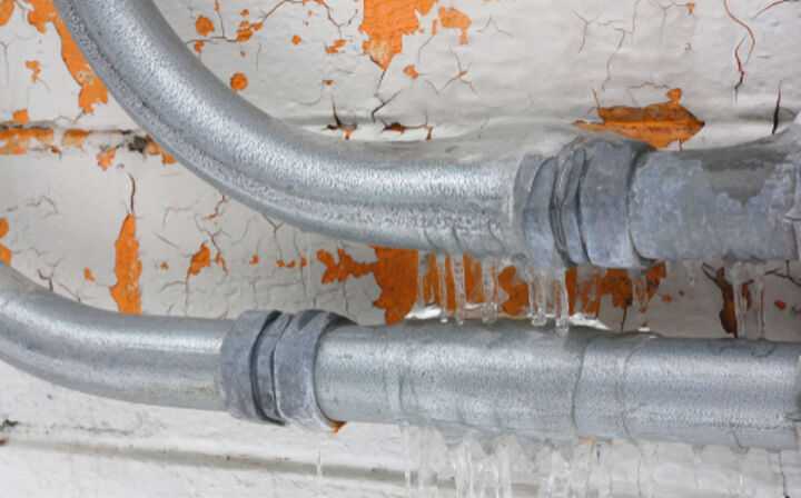 What to Do With Frozen Pipes - pipes that are frozen