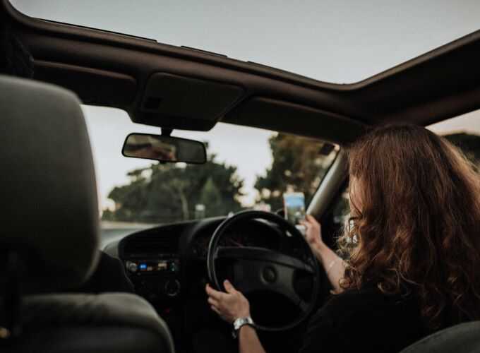women driving distracted