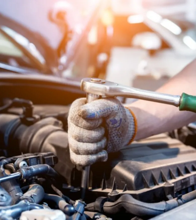 Orlando Car Repair Injury - Mechanic fixing vehicle