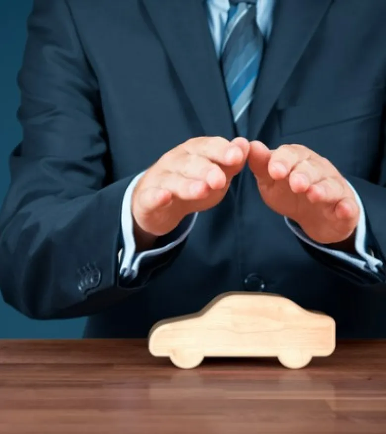 Where Can I Find the Best Car Insurance Attorney in DeLand, FL - Insurance agent protecting car