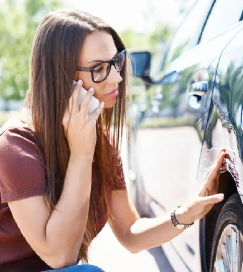 Where Can I Find the Best Car Insurance Attorney in Palm Harbor, FL - Woman calling in car insurance claim