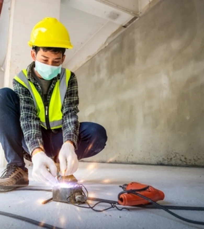 Electrocution Accident Lawyers in the Bronx - Construction Worker having a electrocution accident