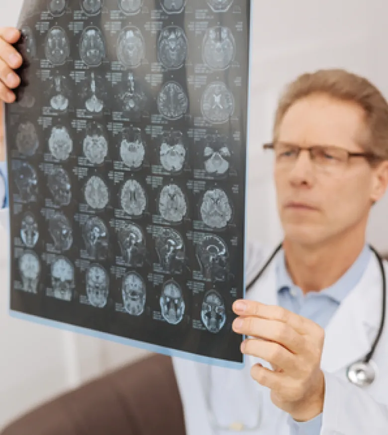 Failure to Diagnose Lawyers Orlando - Doctor studying diagnosis