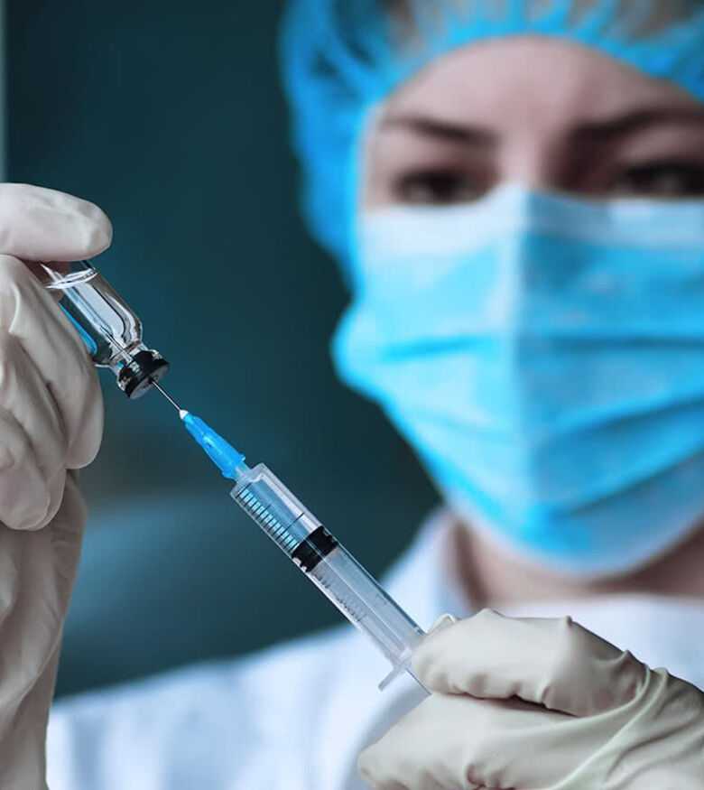 Medical Malpractice Attorneys in Winter Haven, FL - nurse holding vaccine