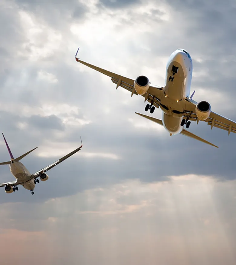 Aviation Accident Lawyers in Louisville, KY - airplanes in the sky