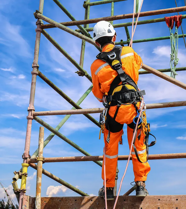 New York Scaffold Accident Lawyers - Man on Scaffolding