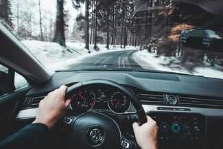 How to Find the Best Car Accident Lawyer in Pittsburgh - driving through icy roads