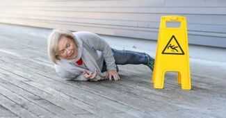 Where Can I Find the Best Slip and Fall Lawyers in Covington - lady slipped on the floor