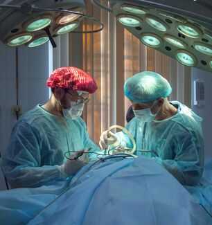 Memphis Anesthesia Error Lawsuits - two doctors in surgery with Anesthesia