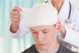 New York Brain Injury Lawyers - Man with head trauma
